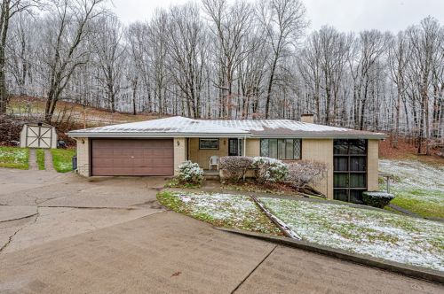 565 Upper Middletown Rd, Smock, PA 15480-1121
