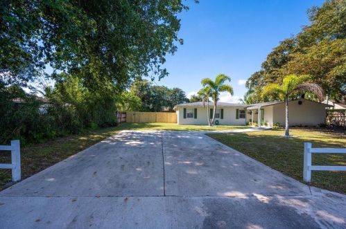 733 Arnold Dr, West Palm Beach, FL 33415-3914