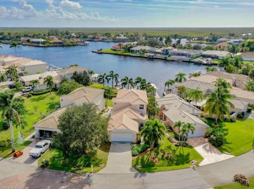 140 Eveningstar Cay, Naples FL  34114-9611 exterior