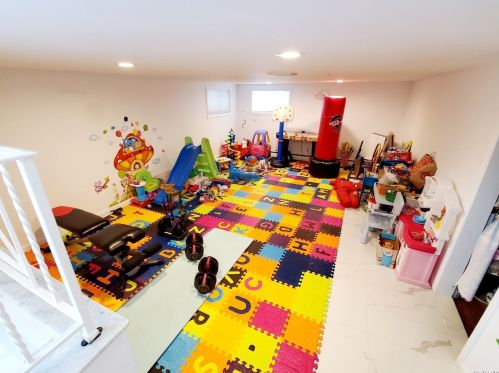 11 Favorite Ln, Muttontown NY  11753-2348 exterior