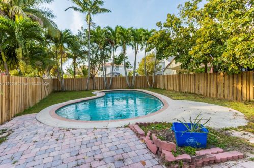 17396 21 St, Hollywood FL 33024-3215 exterior