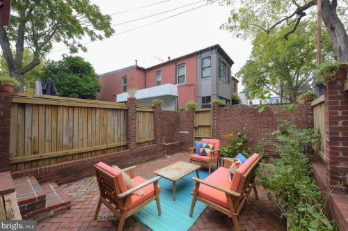 23 7 St, Washington DC 20003-4419 exterior