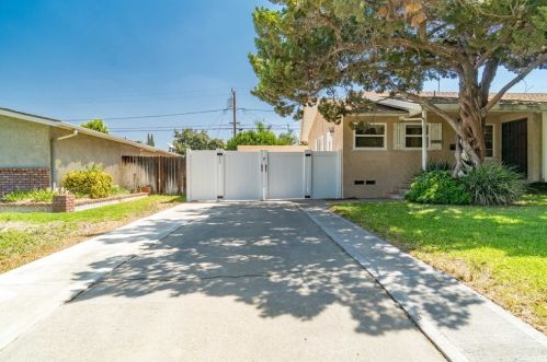 3065 Miguel St, Riverside, CA 92506-4208