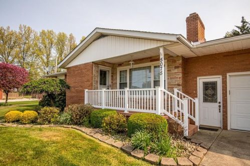 5075 Schwartz Ln, Hermitage, PA 16148-6570