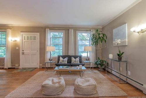 98 Kings Dr, Southport CT  06890-1209 exterior