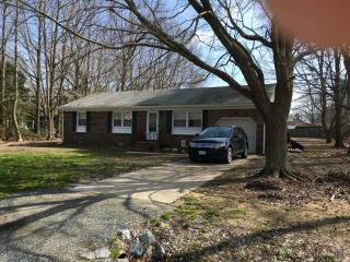 104 Evergreen Cir, Seaford VA  23696-2544 exterior