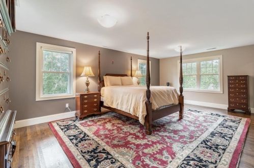 5 Rolling Ln, Natick MA  01760-2949 exterior