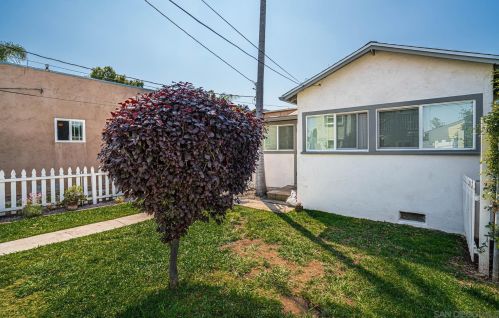 8816 La Mesa Blvd, La Mesa CA 91942-5406 exterior