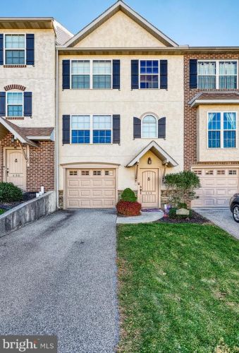 440 Carriage Ln, Red Lion, PA 17356-9149