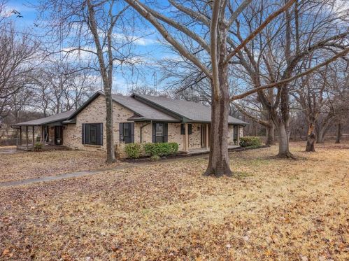 128 Falling Leaves Dr, Waxahachie, TX 75167-9044