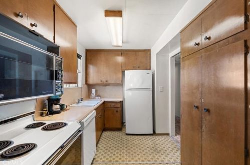 4419 South St, Lakewood CA  90712-1149 exterior