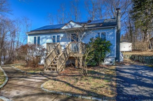 8 Evergreen Dr, Mahopac, NY 10541-5314
