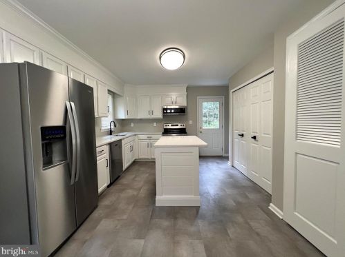 585 Artis Dr, Dover DE  19904-5626 exterior