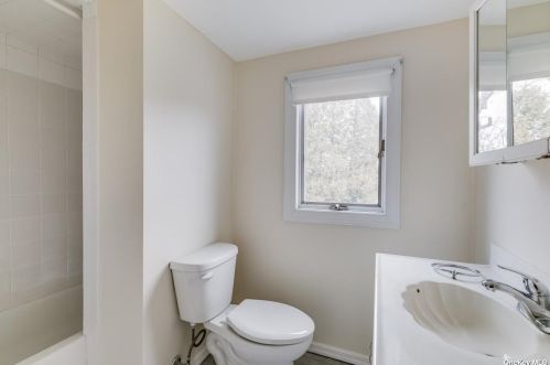 71 Ellen St, Bethpage NY  11714-2924 exterior