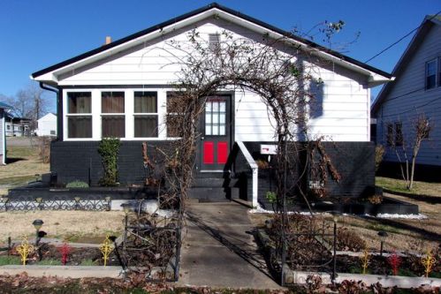 302 Sycamore St, Carbondale, KY 42408-1565