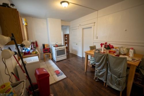 44 Chadwick Ave, Newark NJ 07108-1529 exterior