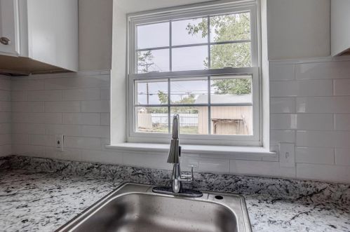 1724 Ash Crescent St, Fort Worth, TX 76104-5844