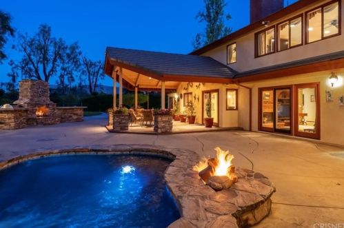 25171 Barnhill Rd, Santa Clarita, CA 91350-3004