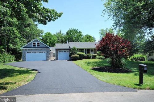 19 Charlotte Ave, Southampton, PA 18966-3241