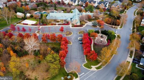 43331 Riverpoint Dr, Leesburg VA 20176-1296 exterior