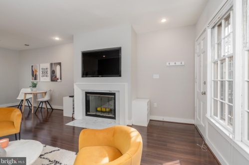 240 Maryland Ave, Washington, DC 20002-5753