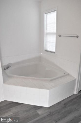 6807 Sabbarton Pl, Gainesville VA  20155-6226 exterior