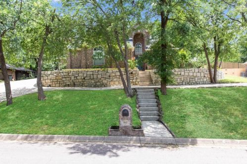841 Sylvan Dr, Fort Worth, TX 76120-2851