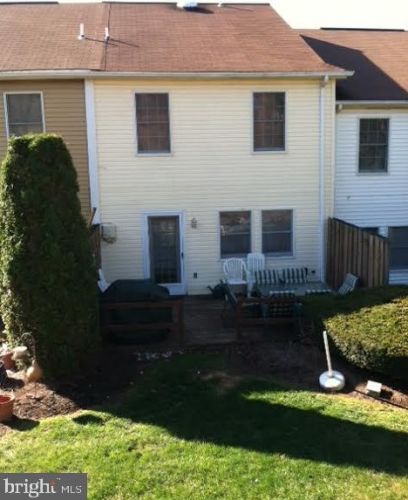 79 Fairfax Vlg, Harrisburg PA 17112-9555 exterior