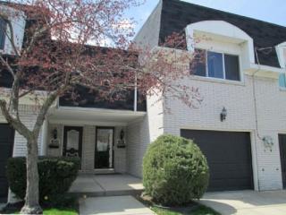 68 Harrogate Sq, Buffalo, NY 14221-4050