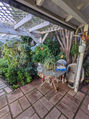 6704 Balboa Ave, Van Nuys CA  91406-4181 exterior