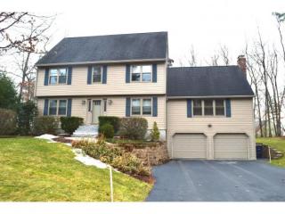 25 Cathedral Cir, Nashua NH  03063-2716 exterior