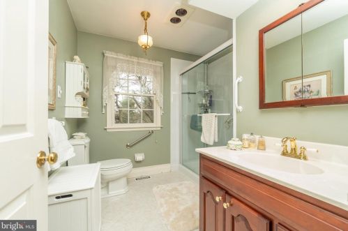 1209 Knollbrook Dr, Lansdale PA 19446-5117 exterior