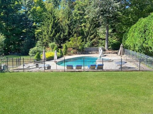 9 Wappinger Trl, Briarcliff, NY 10510-1951