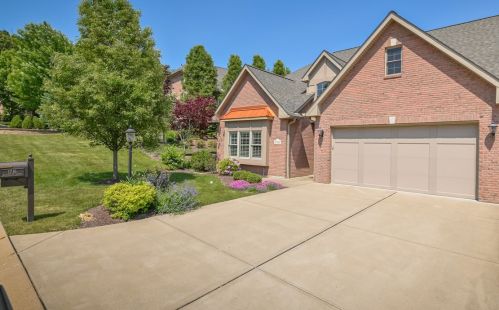 1716 Waterleaf Dr, Sewickley, PA 15143-2451
