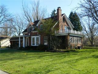 58 Dorland Ave, Berea, OH 44017-2802