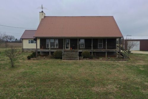 945 Oak Grv, Trezevant TN  38258-5734 exterior