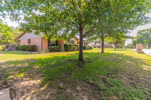6809 Wilton Dr, Fort Worth, TX 76133-5142