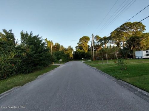 821 Gibson St, Titusville, FL 32780-7704