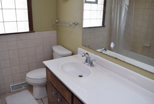 215 Moreland Blvd, Waukesha WI  53188-2464 exterior
