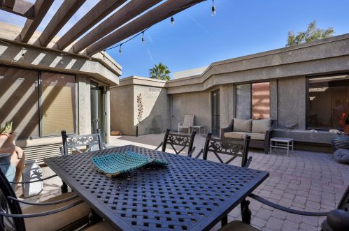 49503 Avenida Vista Bonita, La Quinta CA  92253-2537 exterior