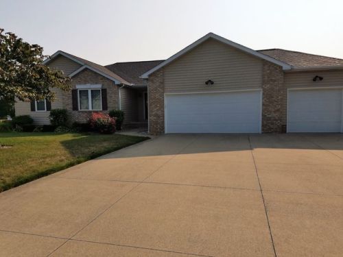 5986 University Heights Cir, Canton, OH 44720-8432