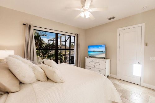 1090 Cara Ct, Marco Island FL  34145-4563 exterior