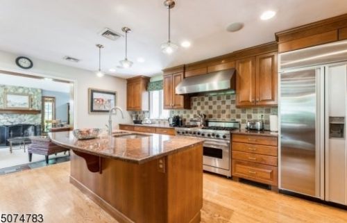 20 Gordon Pl, Verona NJ  07044-2608 exterior