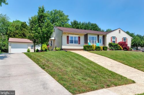 30 Hillcroft Rd, Berlin Boro, NJ 08009-1322