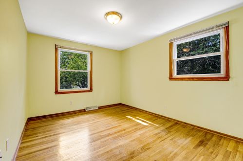 9019 Poplar Dr, Thiensville WI  53097-3155 exterior