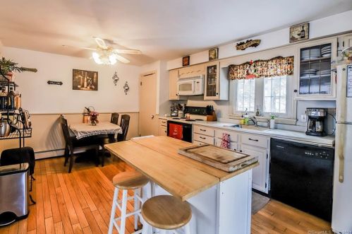 55 Dorothy Dr, Middletown CT 06457-5312 exterior