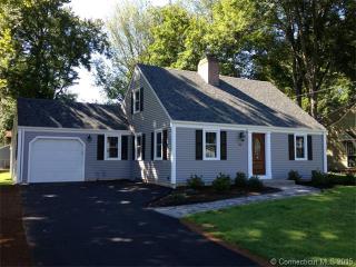65 Welles Dr, Hartford, CT 06111-2626