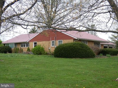 270 Swamp Church Rd, Swartzville, PA 17569-9751