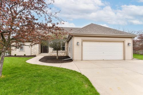 1730 Hunter Rd, Waukesha WI  53189-8233 exterior