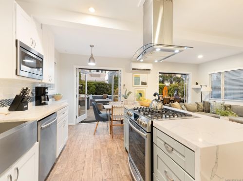 824 Anacapa Ct, San Diego CA  92109-8203 exterior